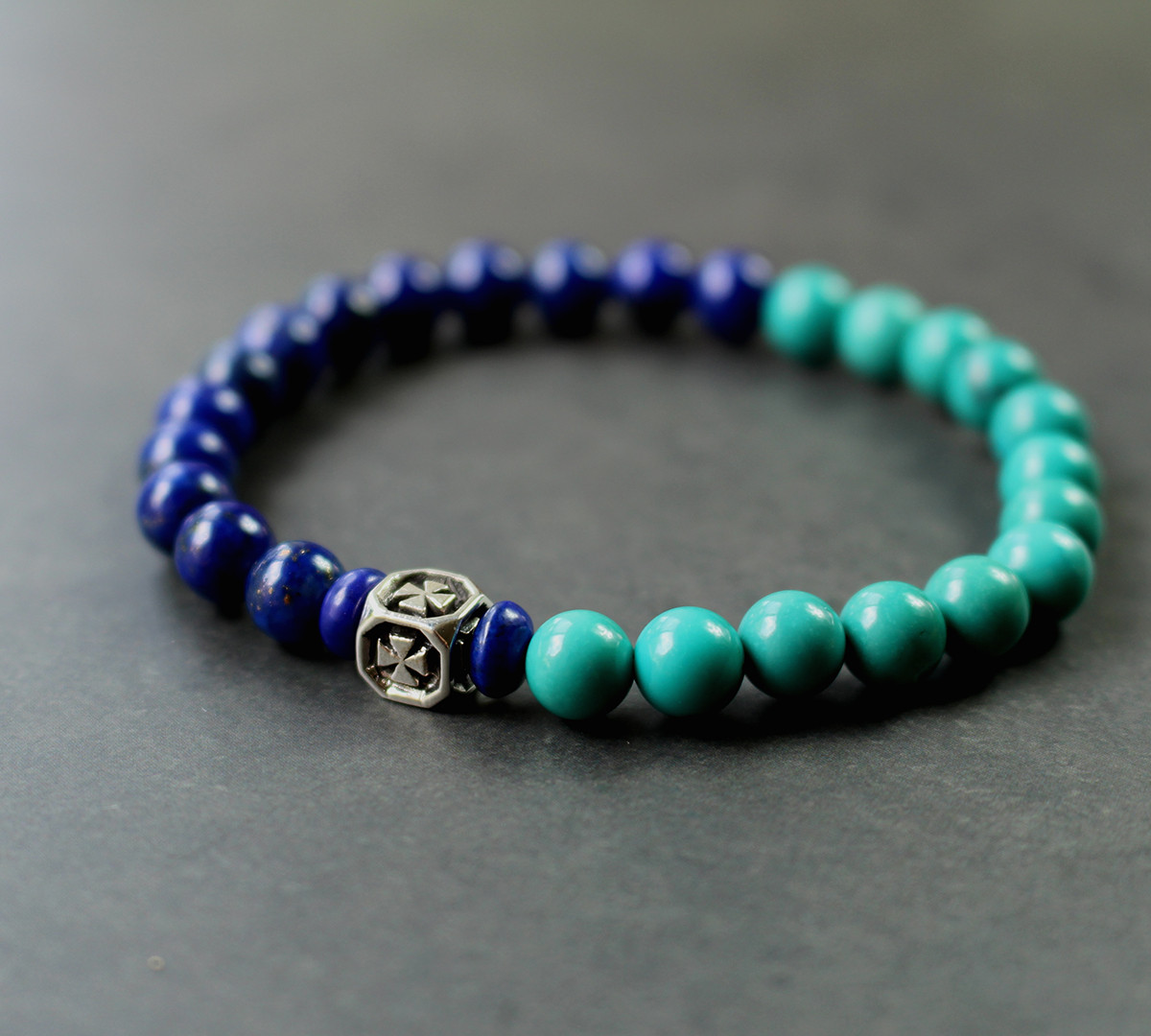 【再販】ターコイズとラピスラズリのハーフ＆ハーフブレスレット＋クロスキューブビーズ〈オベロンゴム〉