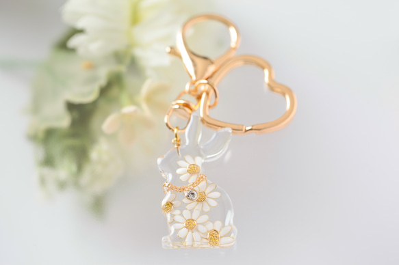 うさぎのレジンキーホルダー・バッグチャーム❀マーガレット