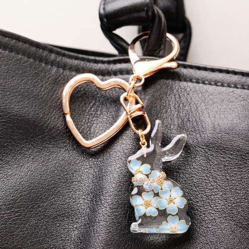 藍様おまとめ。レジン ブローチ キーホルダー うさぎ チャーム