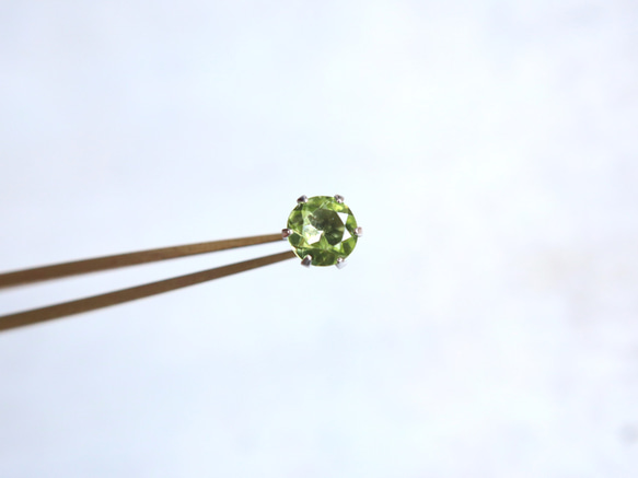 ☆大人気☆8月誕生石【アリゾナ産 大粒ペリドット AAA 6mm】つけっぱなしOK 錆びないサージカルステンレス ピアス 10枚目の画像