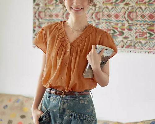 ✨希少✨美品✨ エストネーション ブラウス ギャザー フリル Vネック キャメル ✨希少✨美品✨ エストネーション ブラウス ギャザー フリル V