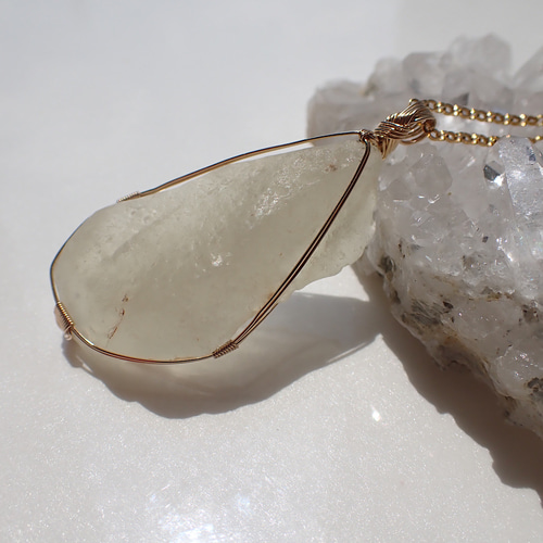 リビアングラス原石