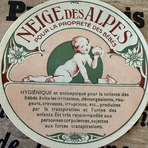 【フランスヴィンテージ】アルミ製のベビーパウダー缶 フランスヴィンテージ】アルミ製のベビーパウダー缶 フランス