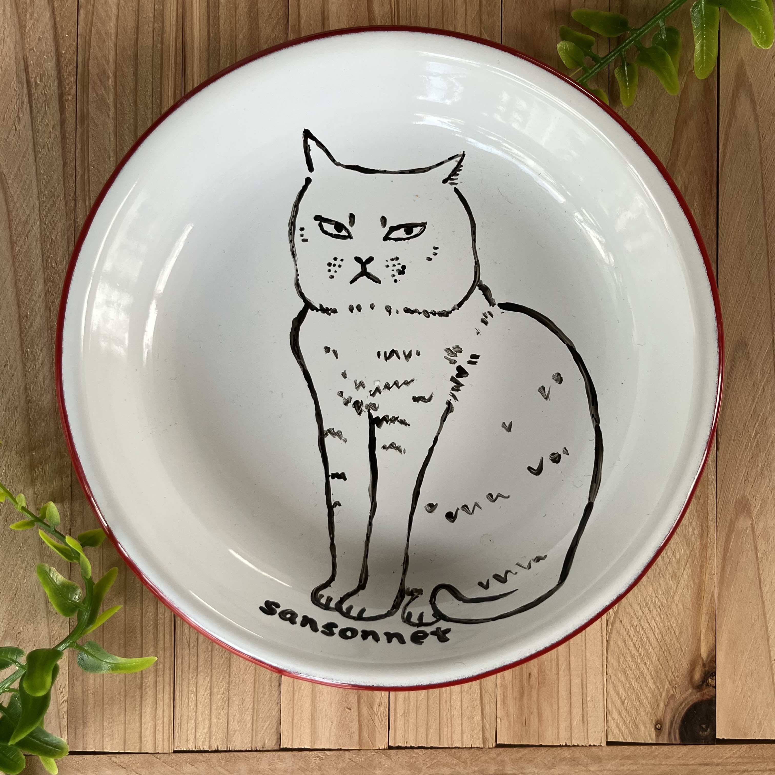ホウロウのお皿　白猫