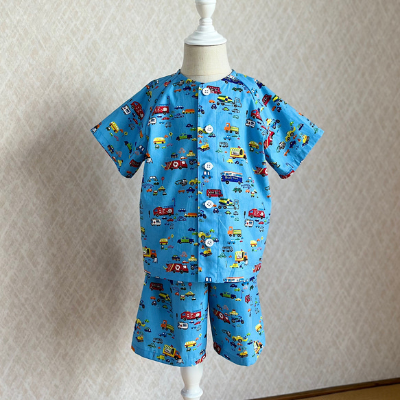 可愛いキッズパジャマ⭐︎】100cm ＊ 男の子に人気の車柄 ＊ ボタンの