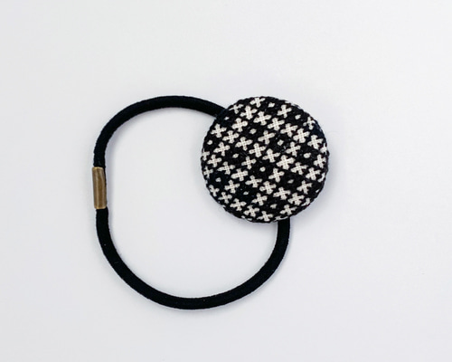 ネイビー生地に白薔薇刺繍☆2.7センチくるみボタンヘアゴム2点セット b26380f19795c3aa3d6dfd43e4fb1a