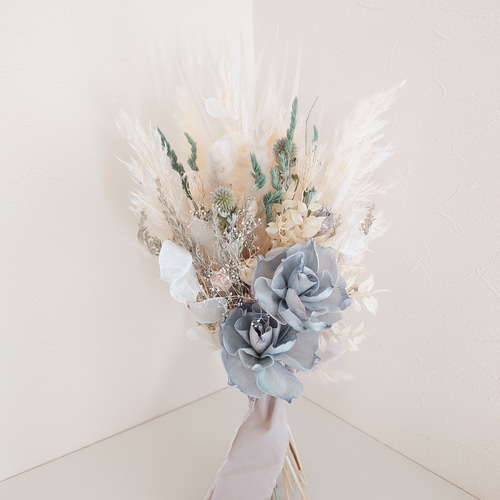 くすみブルーのブーケ＆スワッグ 白✕ブルーグレー ブーケ hananotane