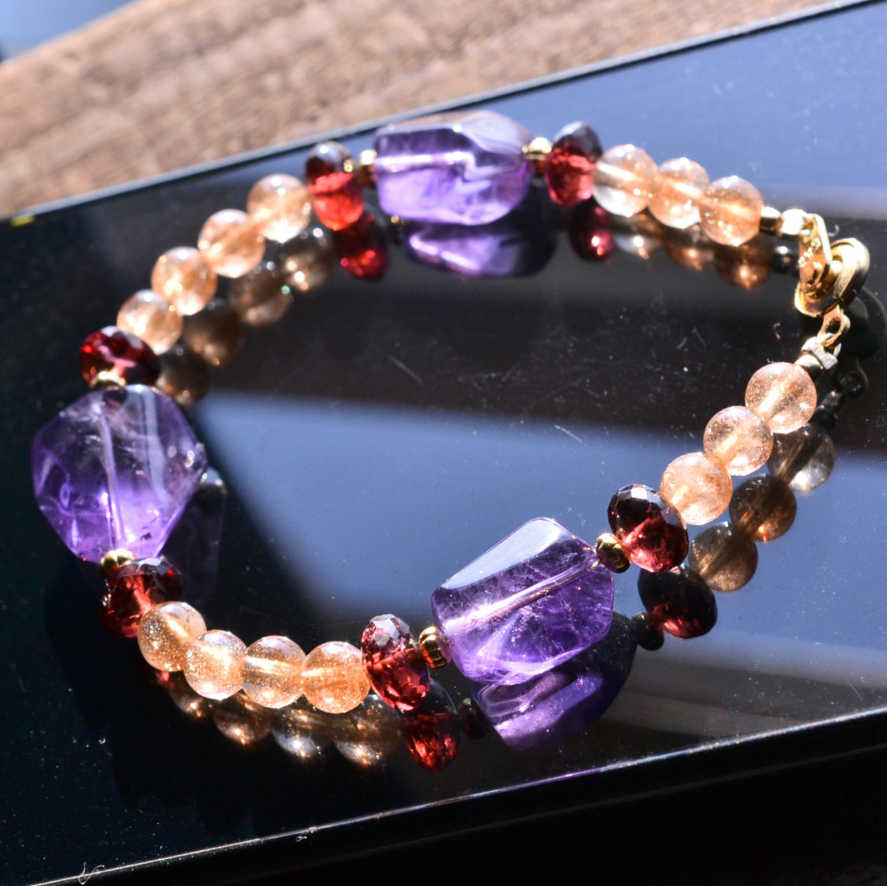 サンストーンとアメジスト、ガーネットのブレスレット