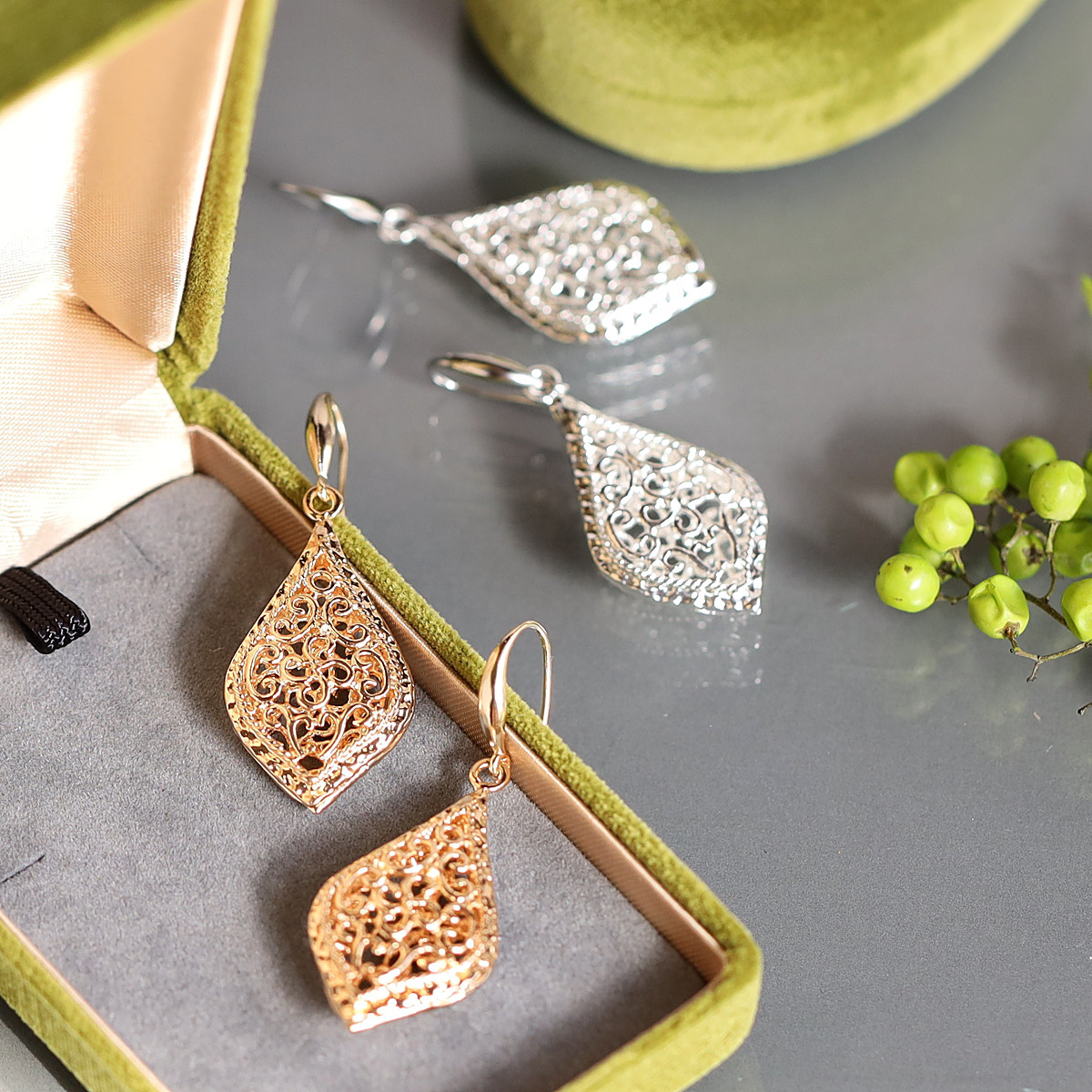 【初回限定】 Arabesque 透かし模様の大ぶり雫ピアス｜18KGP｜ゴールド or アクセサリー
