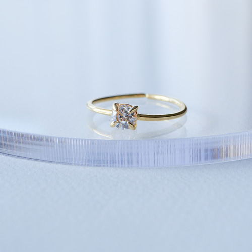 洗練された輝き》キュービックジルコニアの一粒リング 指輪 シルバー