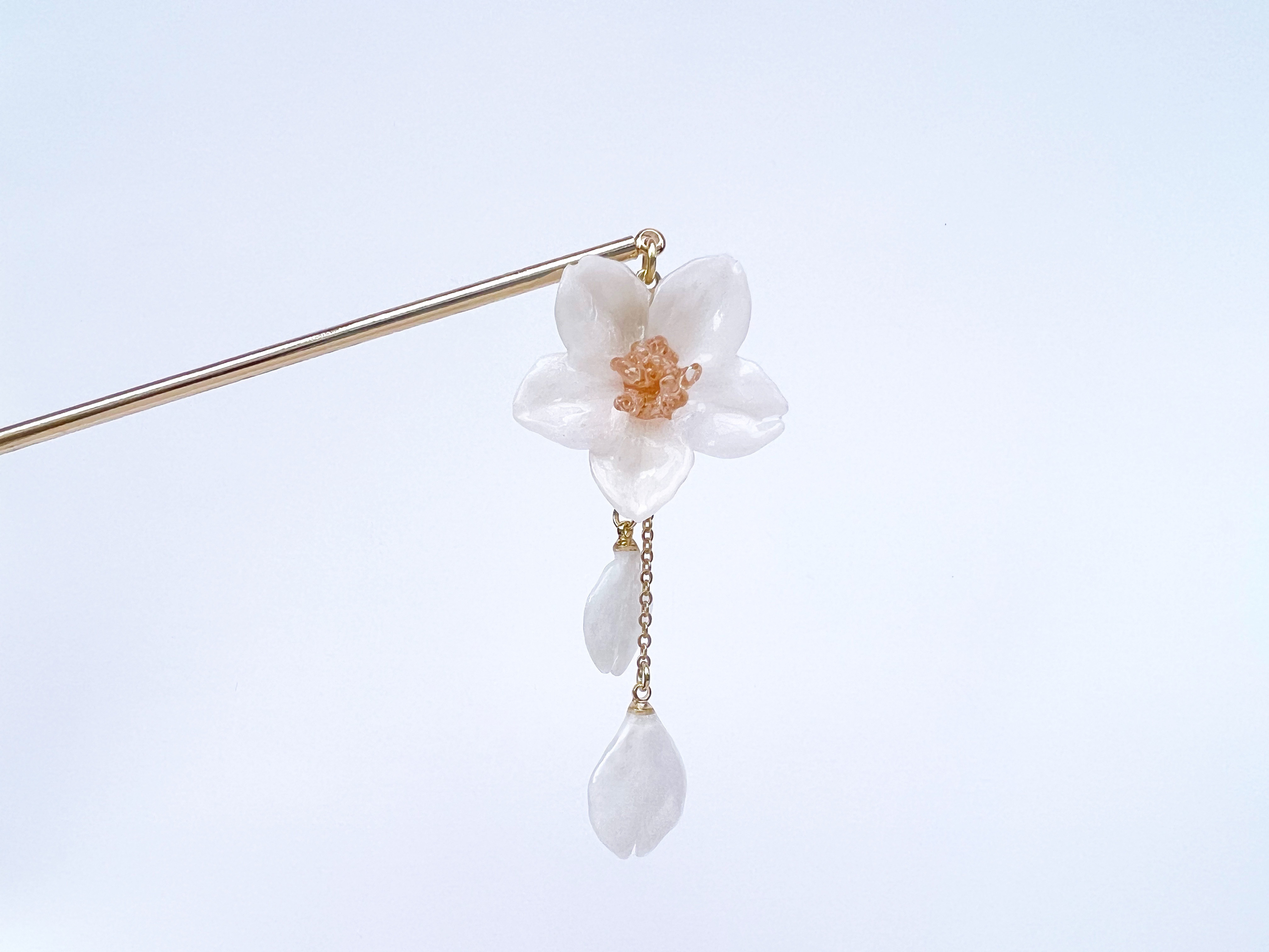 本物の桜 桜一輪と揺れる花びらの簪♢Sakura white 10,032円