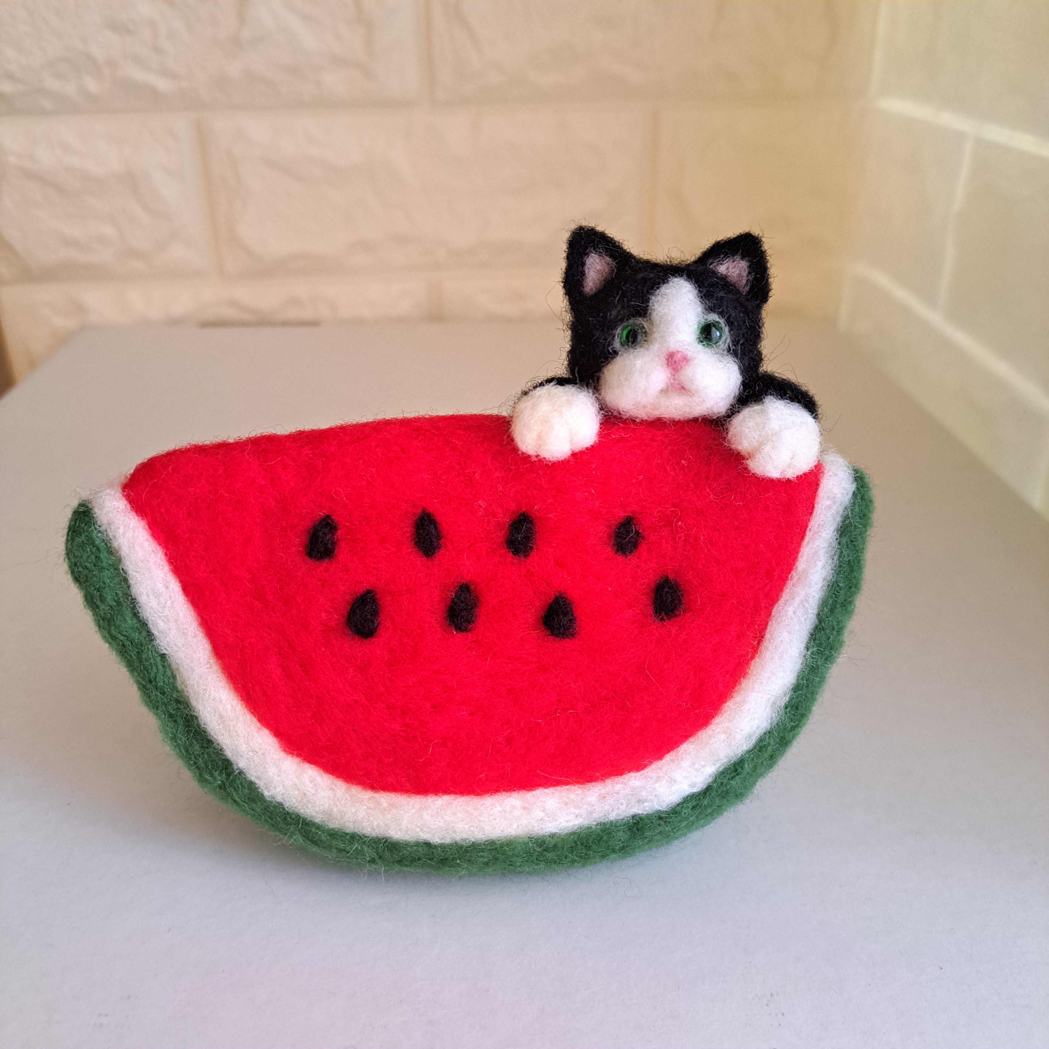 羊毛フェルト 癒しネコ はちわれ猫 ネコ まったり プレゼント