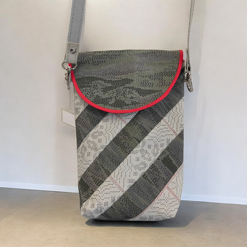 帯リメイク　蓋つきポシェット<ホワイト> 帯リメイク 蓋つきポシェット<ホワイト> 袋帯リメイク 蓋つき