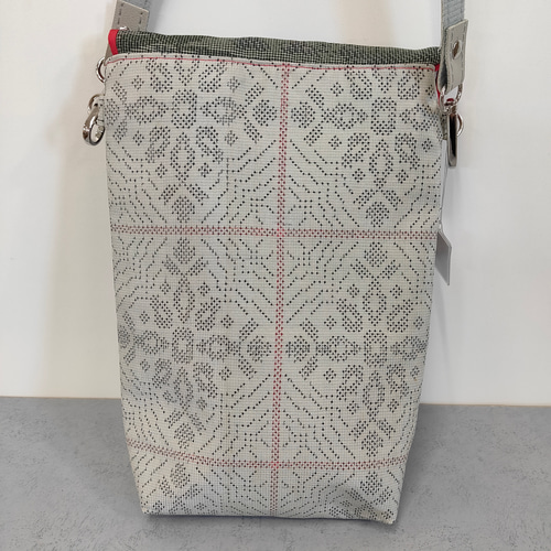 帯リメイク　蓋つきポシェット<ホワイト> 帯リメイク 蓋つきポシェット<ホワイト> 袋帯リメイク 蓋つき