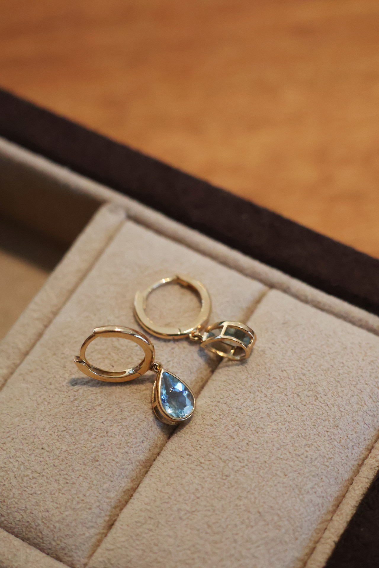 水滴モチーフ アクアマリンピアスk18 ピアス（フープ） パール
