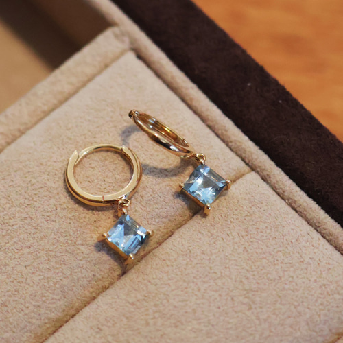スクエアモチーフ アクアマリンピアスk18 ピアス（フープ） パール 