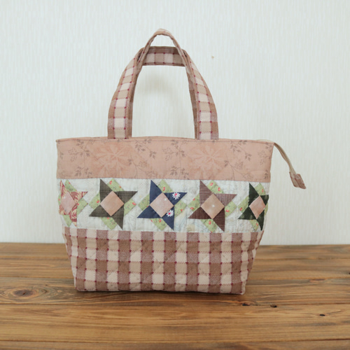 パッチワークキルトのトートバッグ（ハンドメイド） パッチワークキルト - トートバッグの人気通販 | minne byGMO