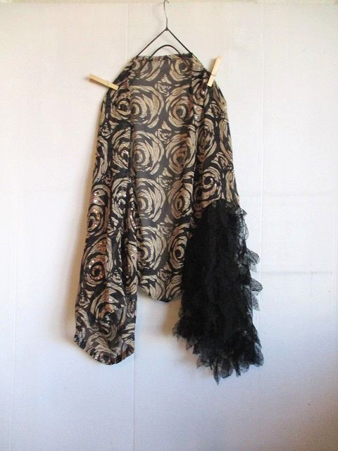 【大好評】３WAY以上着回し　シルク絹100％北欧風スパンコール付イタリー製フリル　ショートボレロ　羽織　ストール