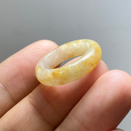 ミャンマー産天然本翡翠 くりぬきリング L7-54 美品 黄翡翠 11.0号 ミャンマー産天然 A貨 本翡翠 くりぬき