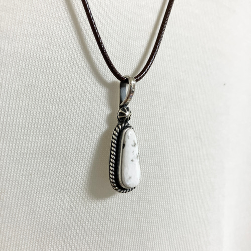 Indian Jewelry 》ホワイトバッファロー1点ものペンダント