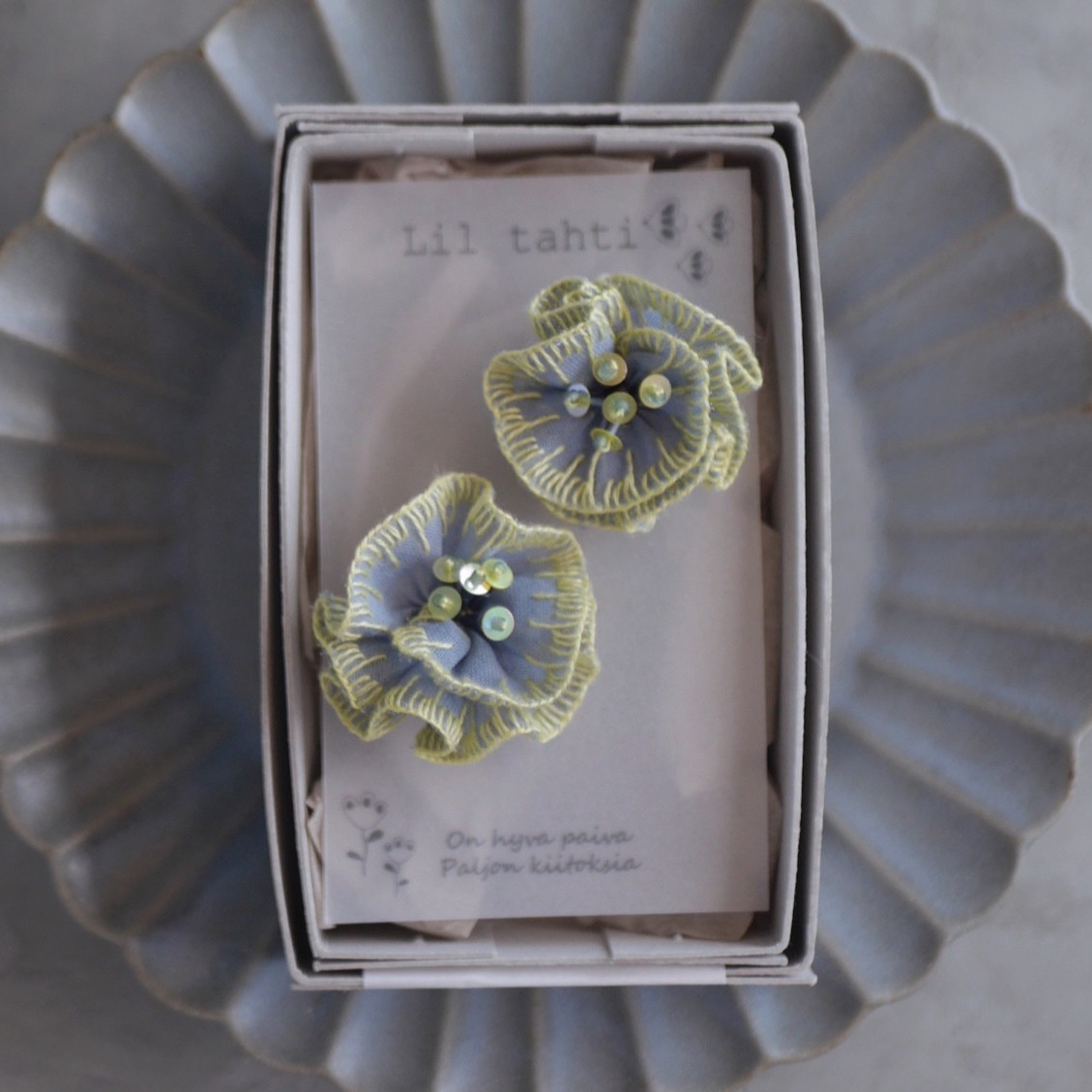 frill flower刺繍ピアス/イヤリング(レモンイエロー)【受注制作】