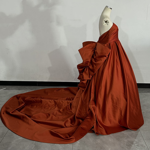 テラコッタ色 ベアトップ カラードレス 取り外し袖 華やかなトレーン  