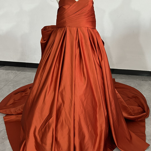 テラコッタ色 ベアトップ カラードレス 取り外し袖 華やかなトレーン  