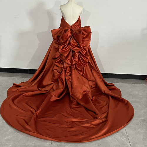 テラコッタ色 ベアトップ カラードレス 取り外し袖 華やかなトレーン  