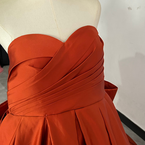 テラコッタ色 ベアトップ カラードレス 取り外し袖 華やかなトレーン  