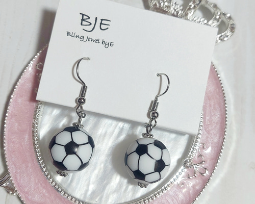 サッカーボール ピアス*イヤリング ♡ シンプル 観戦 推し活 部活