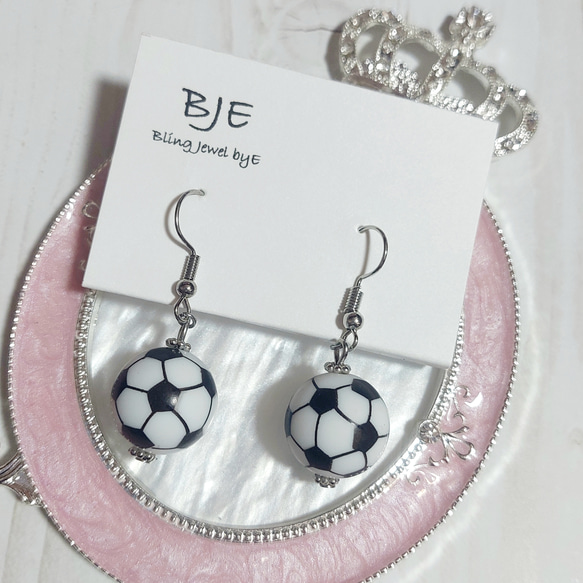 サッカーボール ピアス*イヤリング ♡ シンプル 観戦 推し活 ピアス 