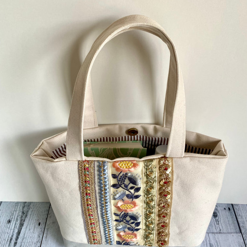 ピンクのぷにっとしたインド刺繍リボンのトートバッグ【Mサイズ
