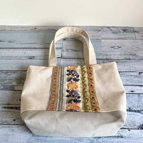 ピンクのぷにっとしたインド刺繍リボンのトートバッグ【Mサイズ