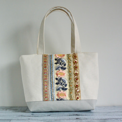 インド刺繍ハイクラスホワイト　トートバッグ　ハンドメイド チャーム付き】インド刺繍×ジュートバッグ 2colors トートバッグ