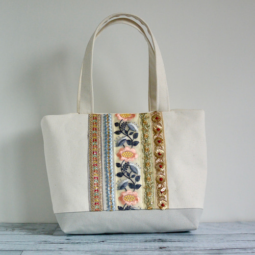 ピンクのぷにっとしたインド刺繍リボンのトートバッグ【Mサイズ