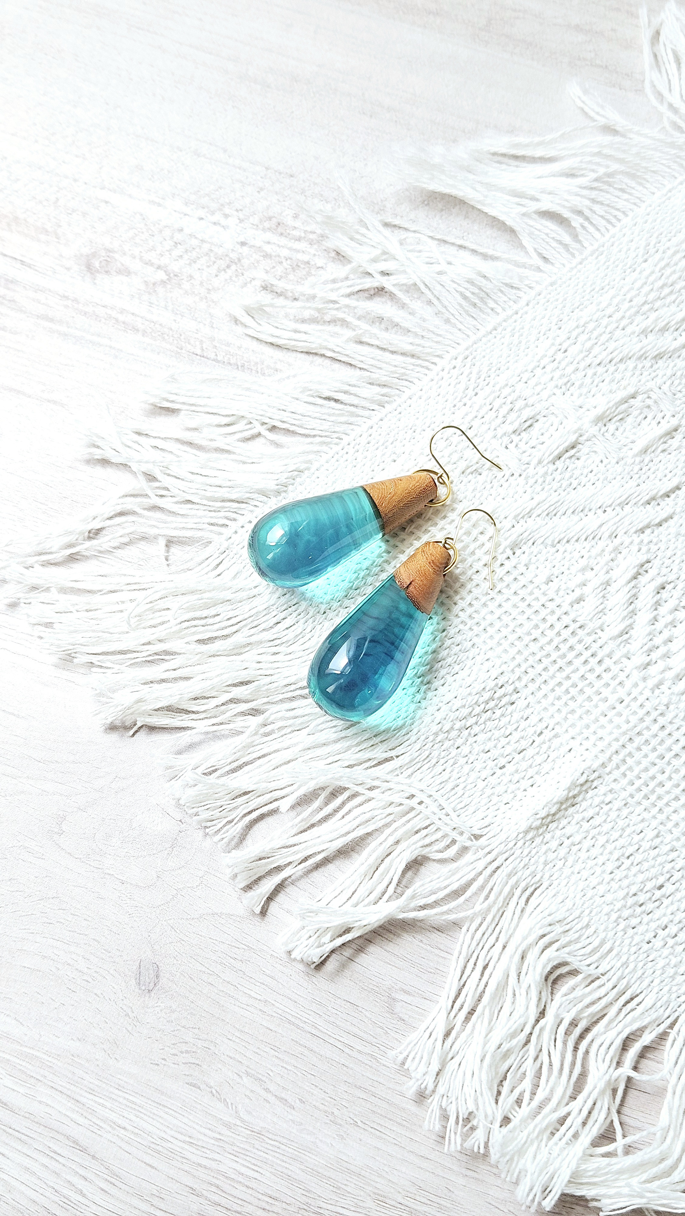 ウッドレジンピアス/イヤリング　天然木【欅　けやき】爽やかピアス　透明感