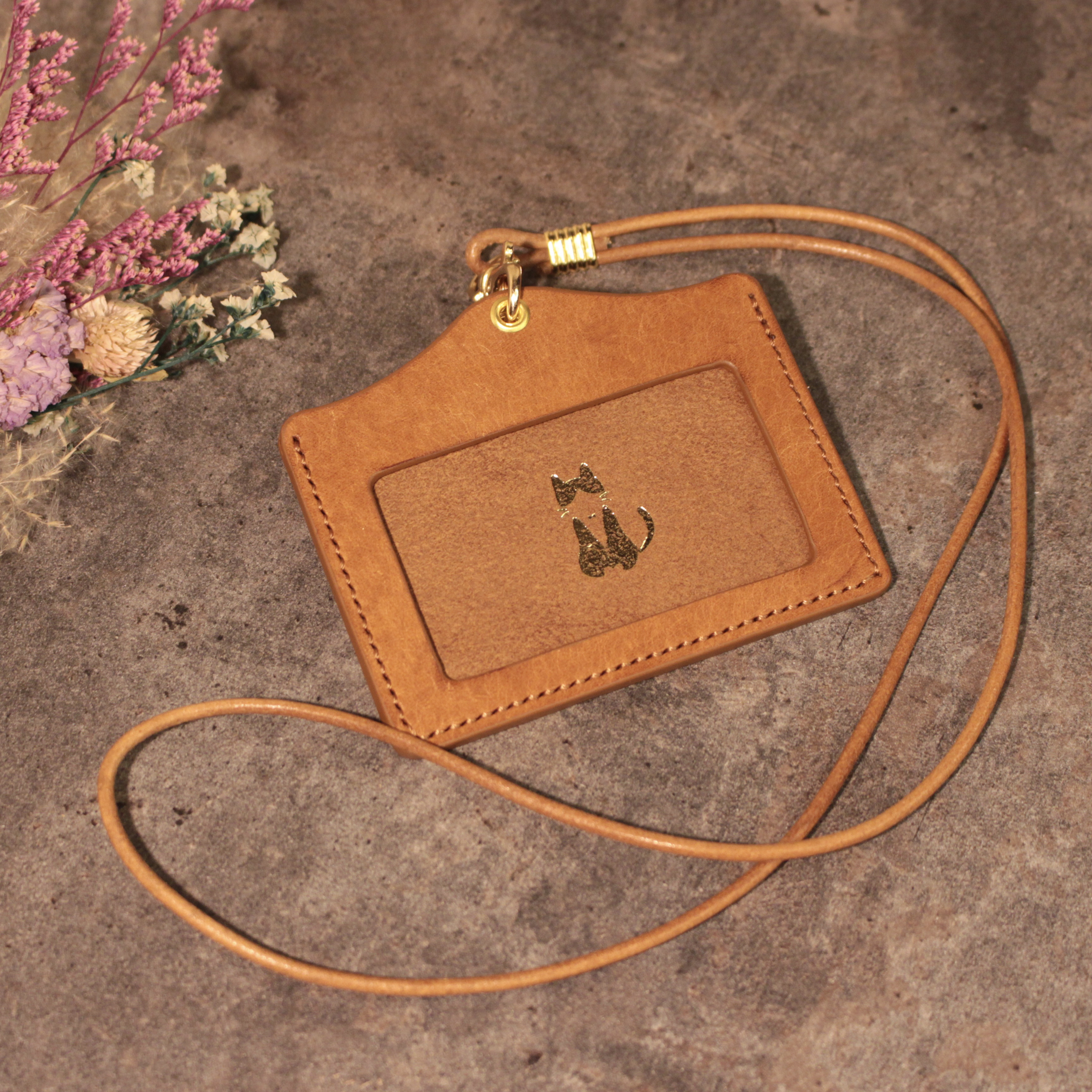 【ストラップ付き】ネコ好き　IDケース　社員証ケース　カード入れ　箔押し　ブラウン　プレゼント　ビジネス　猫　かわいい