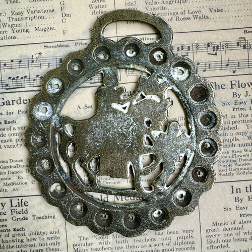 イギリス ヴィクトリア女王のホースブラス アンティーク その他素材