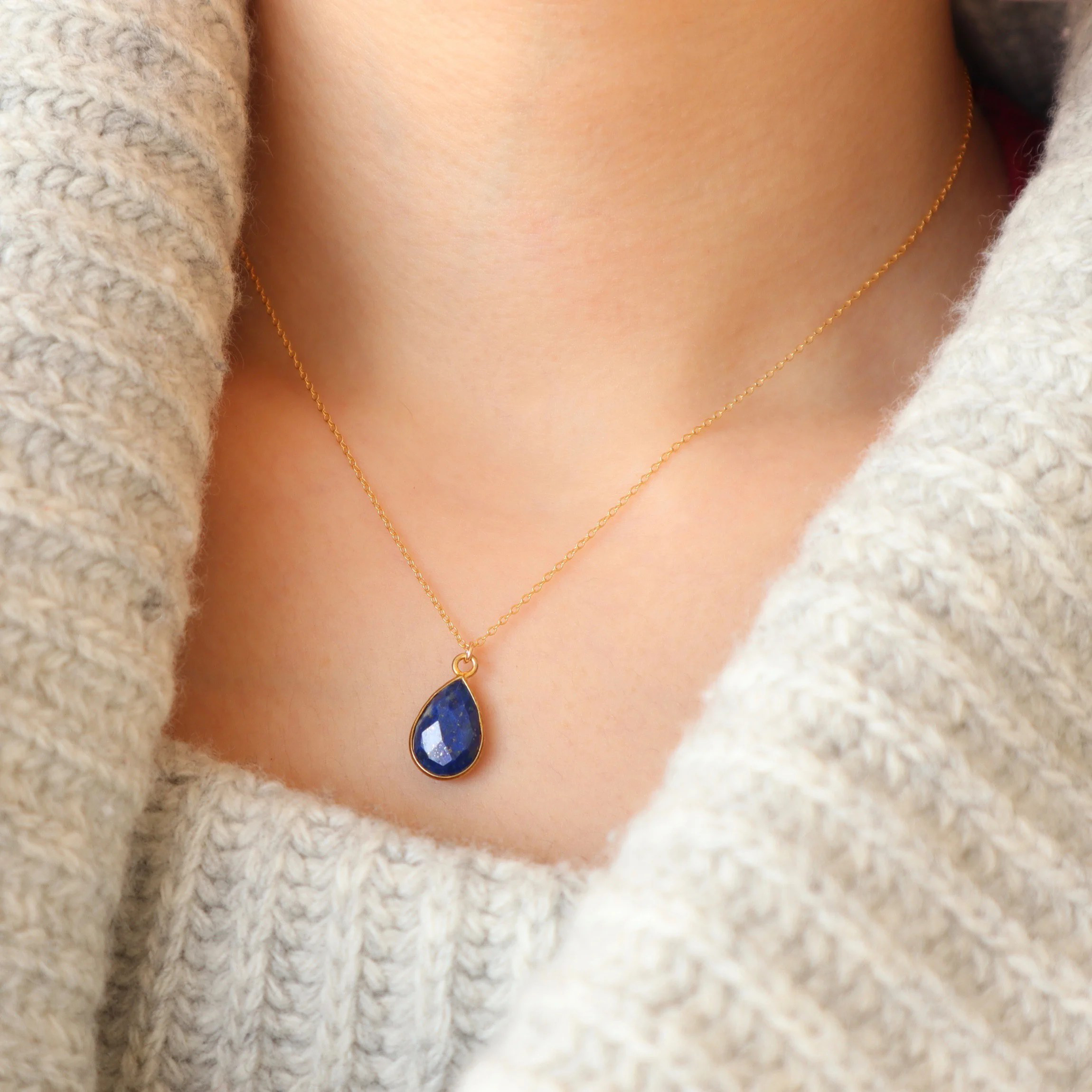 Lapislazuli　charm　necklace