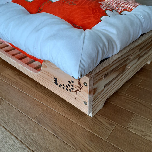 杉材で作りました猫用ベッド 木製ペットベッド 天然木 ペット