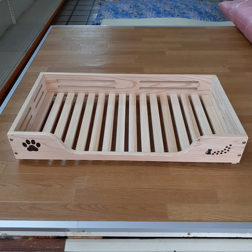 杉材で作りました猫用ベッド 木製ペットベッド 天然木 ペット 杉材で作りました猫用ベッド 木製ペットベッド 天然木 ペット