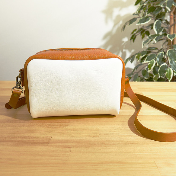 本革 モッチリレザーのパンのショルダーバッグ ショルダーバッグ