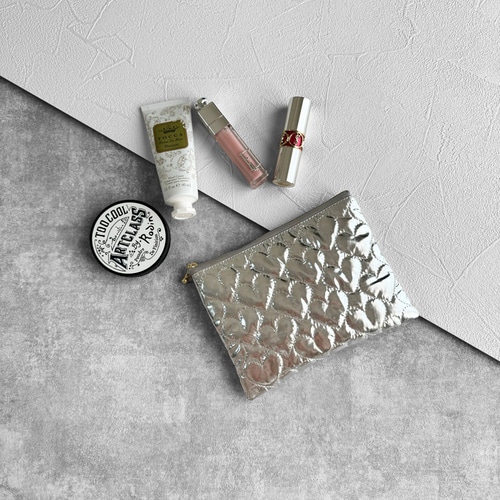 ミラーシルバー/ハート柄キルティング◇フラットポーチ・マルチポーチ  