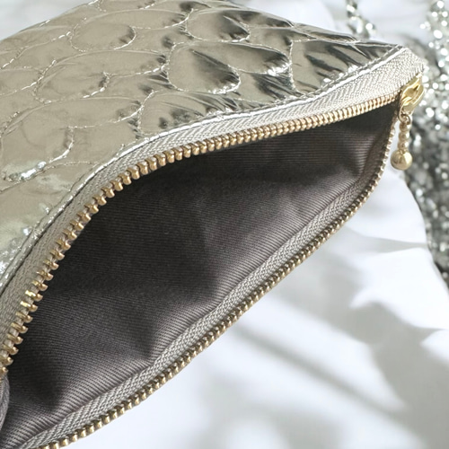 ミラーシルバー/ハート柄キルティング◇フラットポーチ・マルチポーチ  