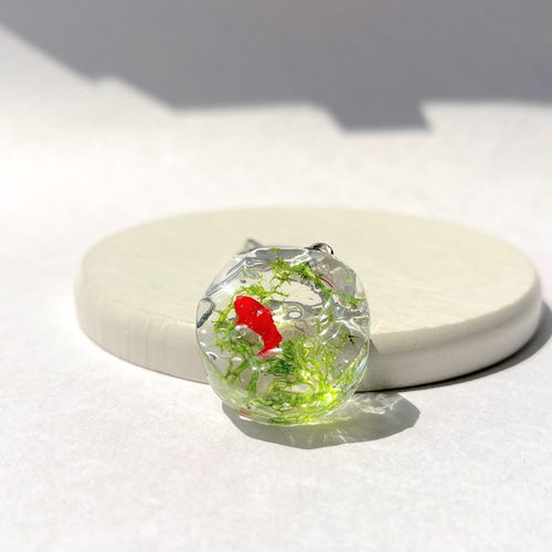 レジン 金魚キーホルダー 金魚の水面キーホルダー / レジン その他アクセサリー 華昇 優羽