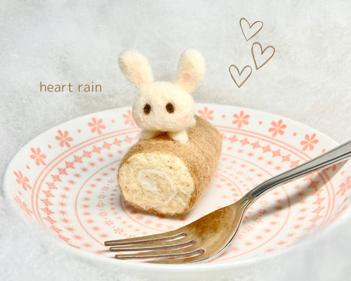 送料無料】ほっこりうさぎのマスコット（ロールケーキ） かわいい 羊毛