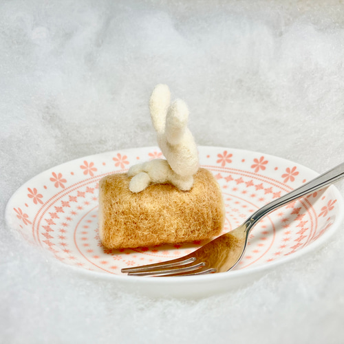 ✿ErikoT様用✿羊毛フェルト✿小さなぶたさん✿抹茶のロールケーキ 抹茶ロールケーキ フェルトケーキ - HeartWarming☆Y | minne byGMO