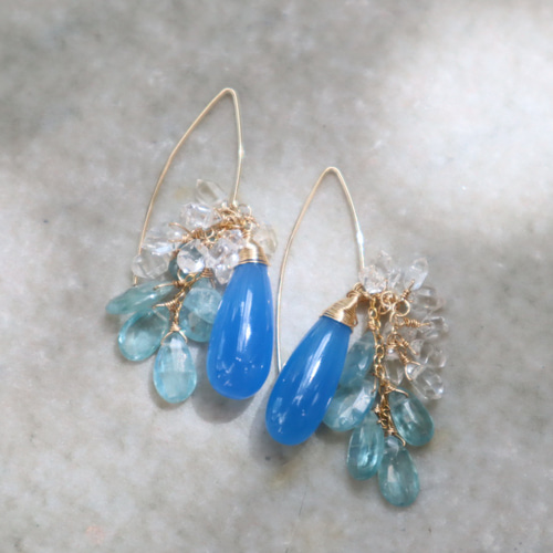 14kgf 染カルセドニー×水晶×アクアカイヤナイト フックピアス ピアス 