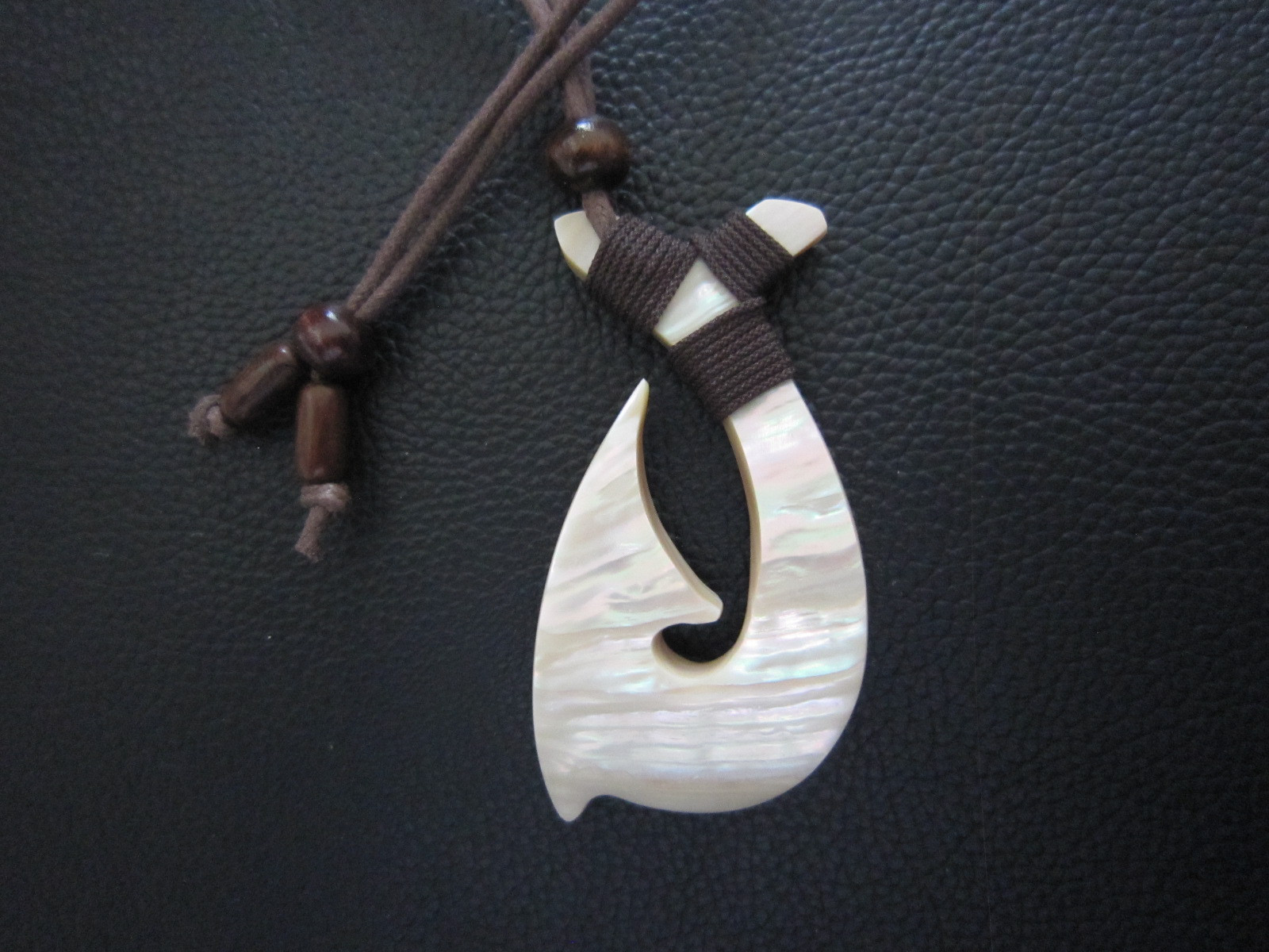 夜光貝ネックレス　フィッシュフック