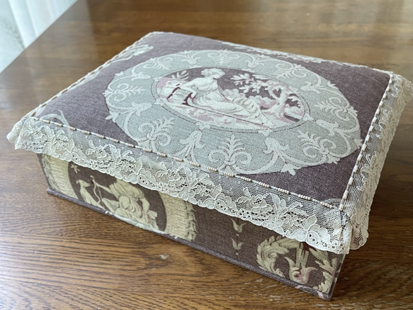 カルトナージュボックス フランスヴィンテージの生地です。趣きのある
